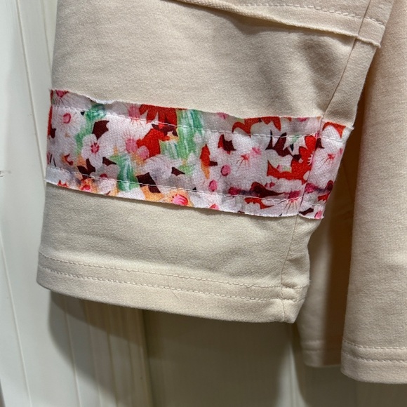 NWOT Online Boutique Floral Appliqué Beige Long Sleeve Top - Picture 7 of 11